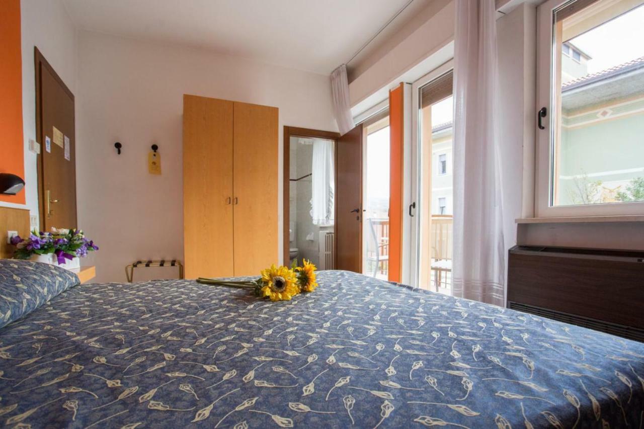 Hotel Benacus Bardolino Exterior photo