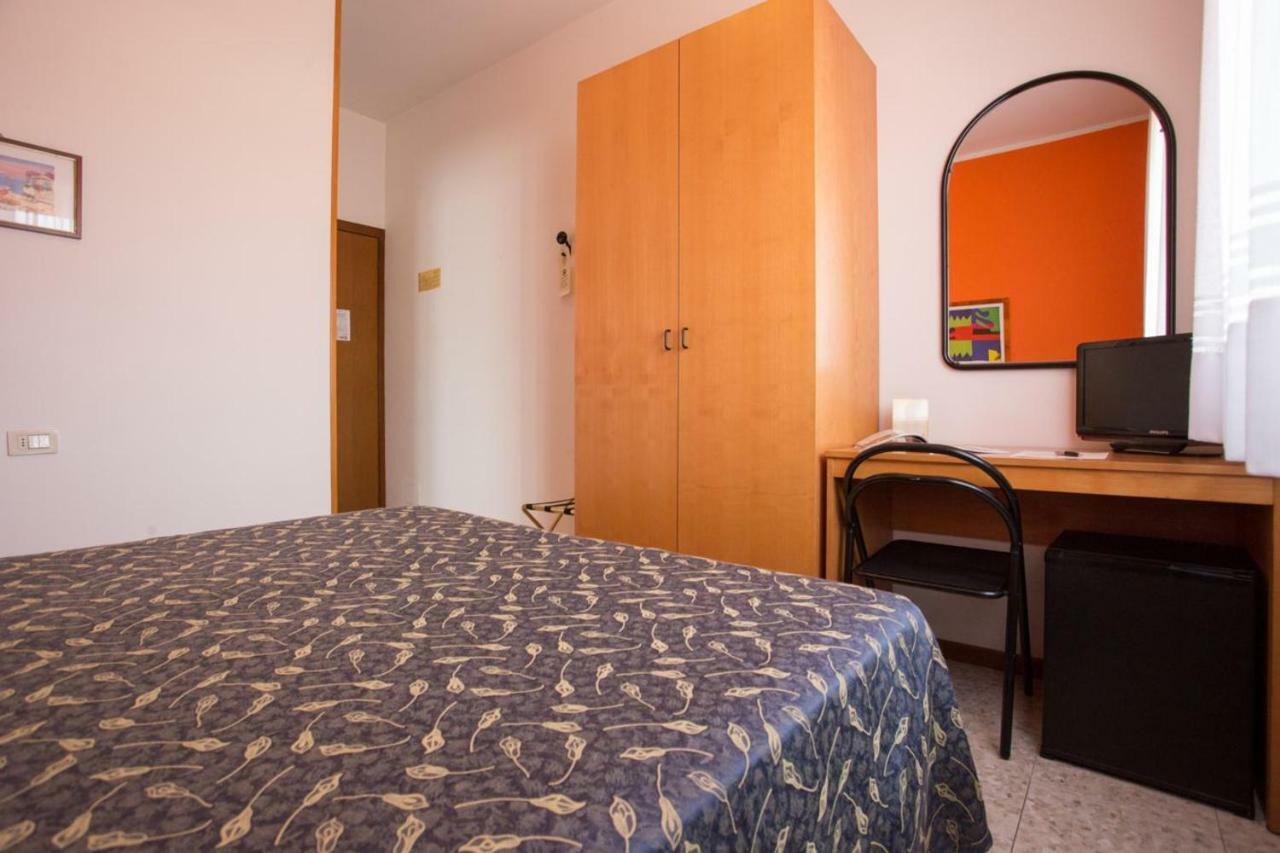 Hotel Benacus Bardolino Exterior photo