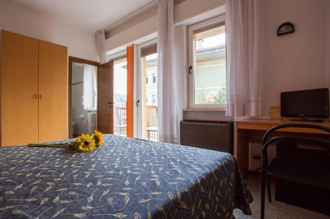Hotel Benacus Bardolino Exterior photo