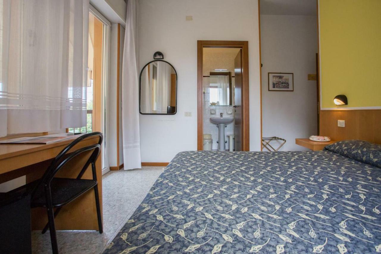 Hotel Benacus Bardolino Exterior photo