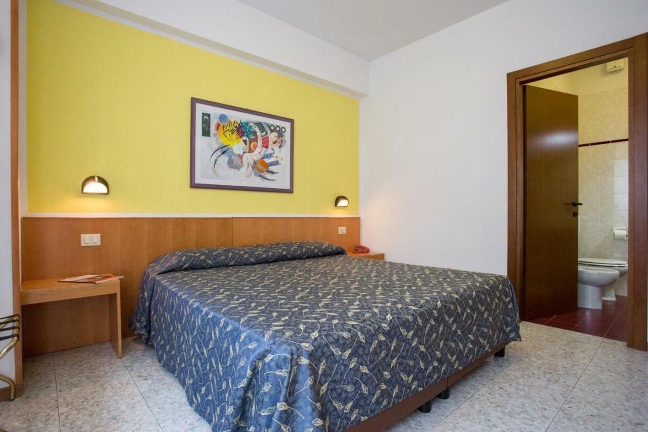 Hotel Benacus Bardolino Exterior photo